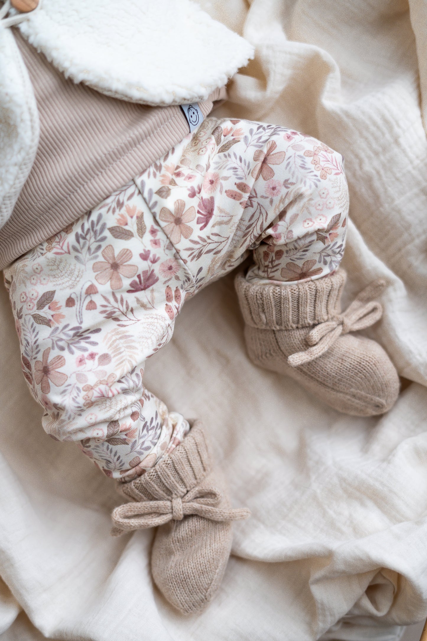 Newborn set Blossom broek + muts