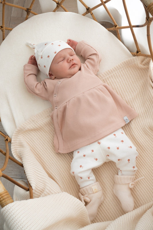 Newborn set Bloemetjes Klei roze (rib) broek + muts