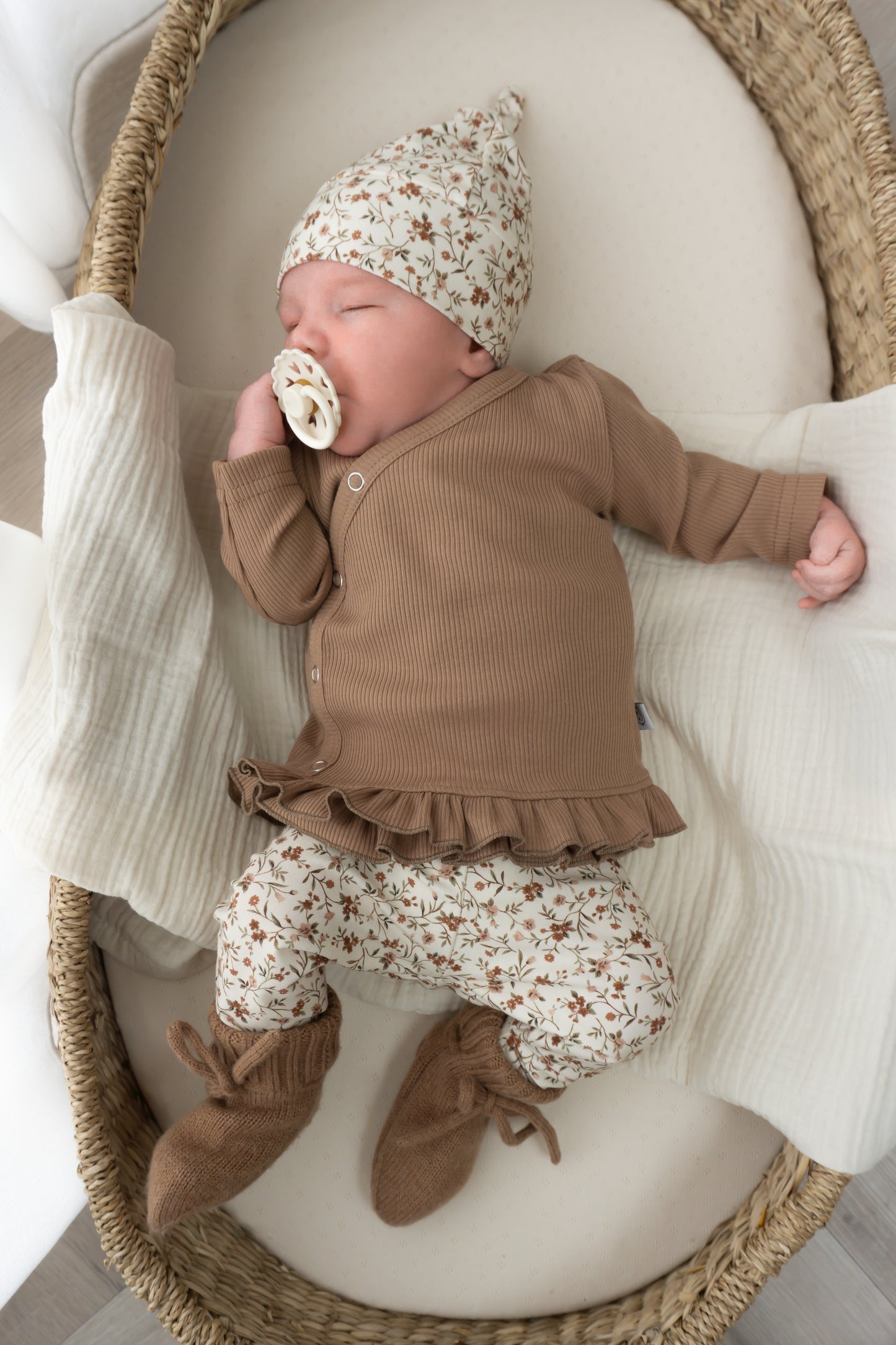Newborn set Romantische bloemen broek + muts