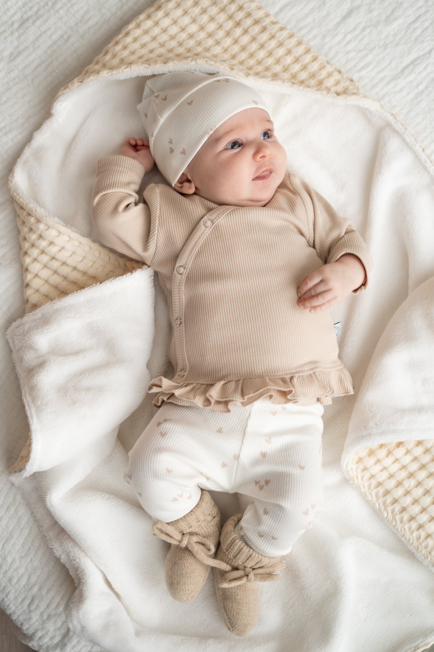 Prematuur broekje Mini hartjes beige (rib)