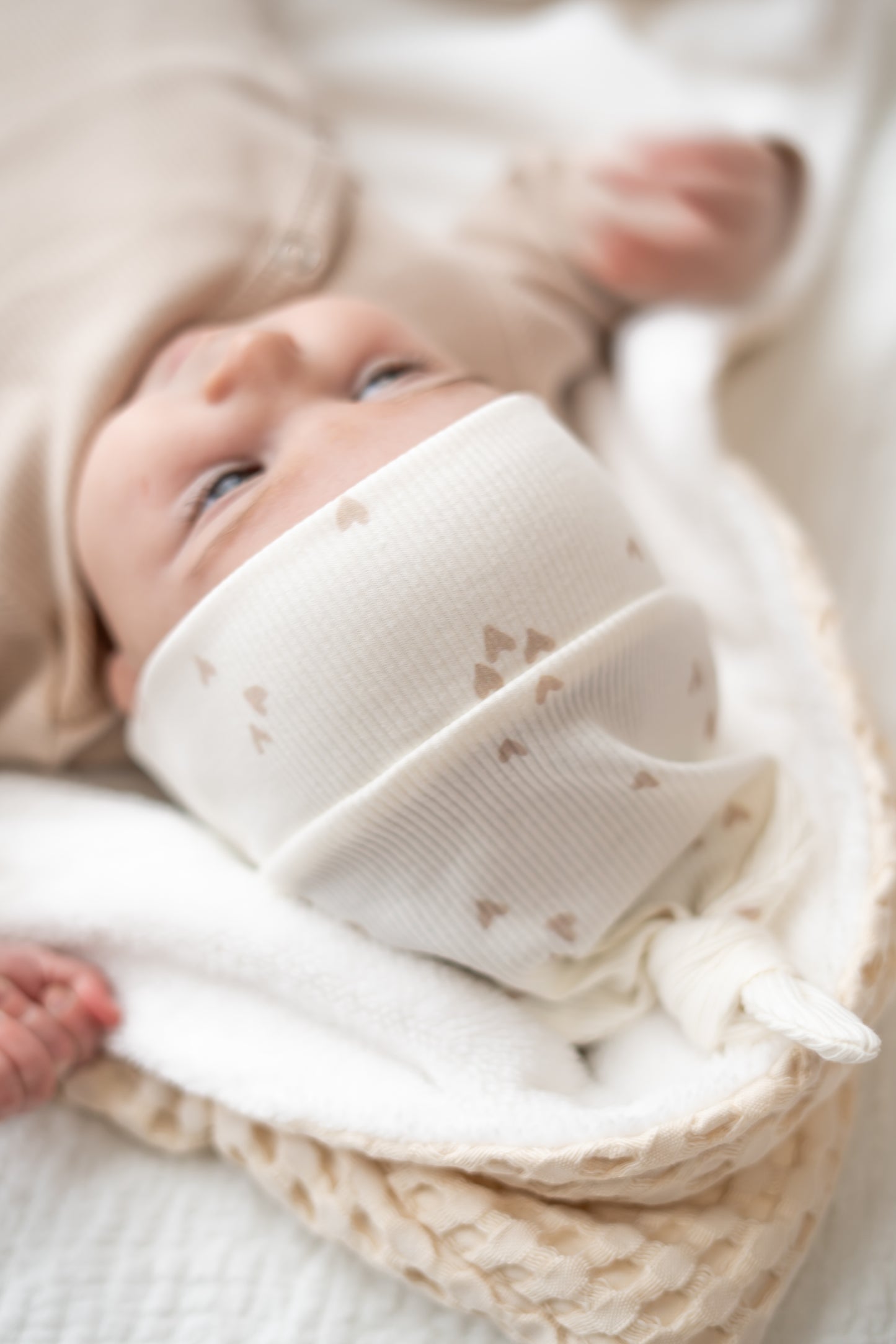 Prematuur mutsje Mini hartjes beige (rib)