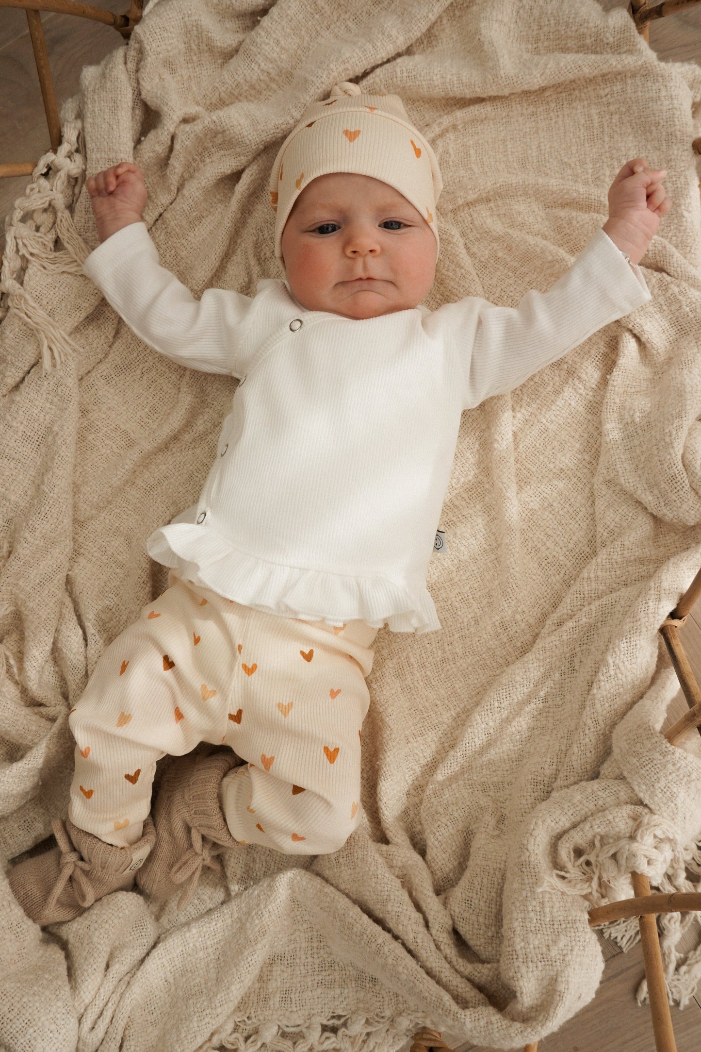 Newborn set Hartjes creme (rib) broek + muts