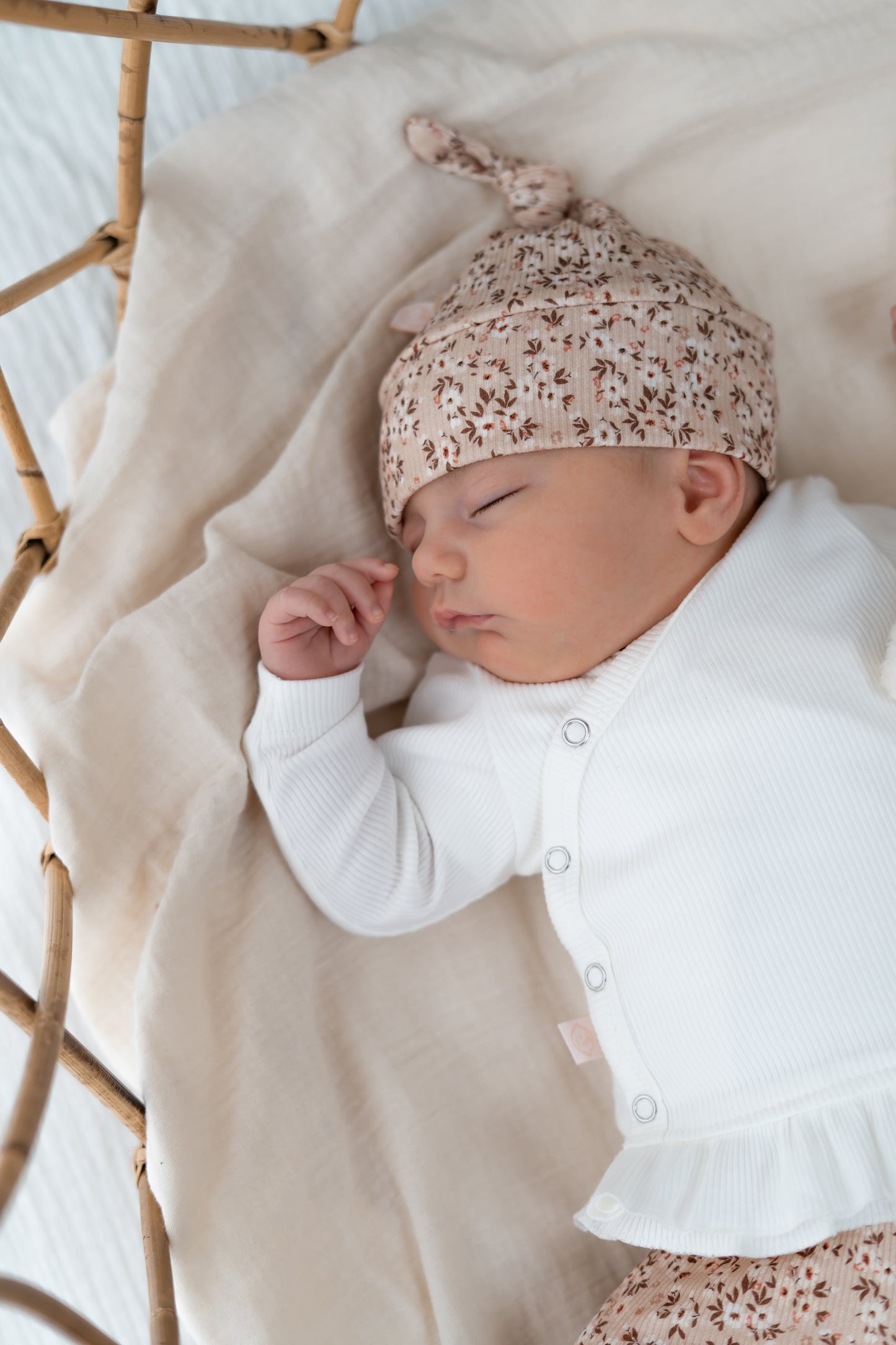Prematuur overslagshirtje ruffle Ecru (rib)