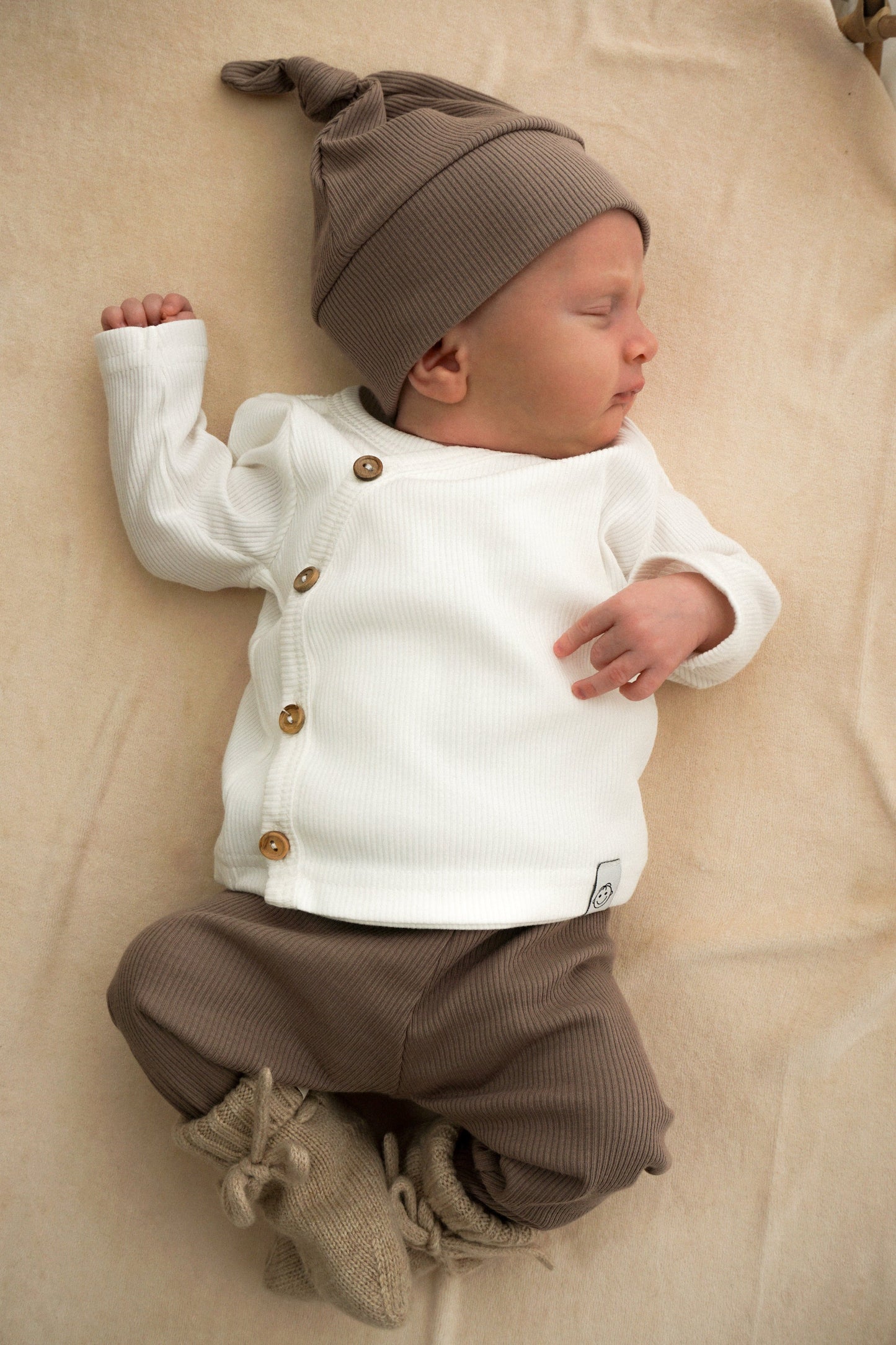 Newborn set Taupe (rib) broek + muts
