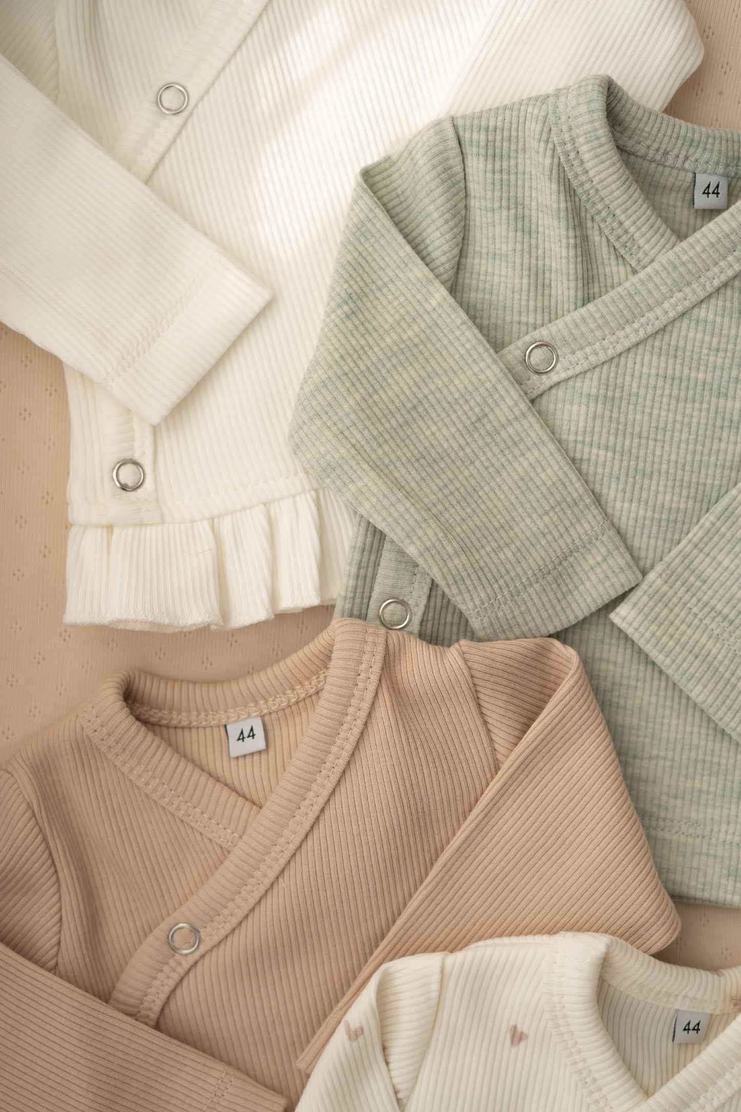 Prematuur overslagshirtje beige (rib)