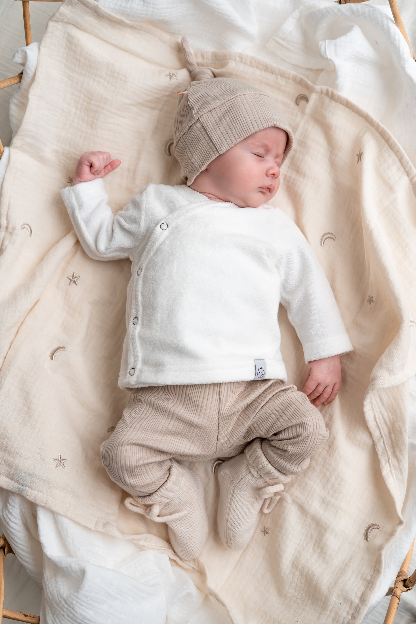 Newborn set Beige (ongelijke rib) broek + muts