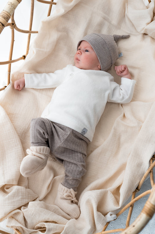 Newborn set Taupe melange (brede rib) broek + muts