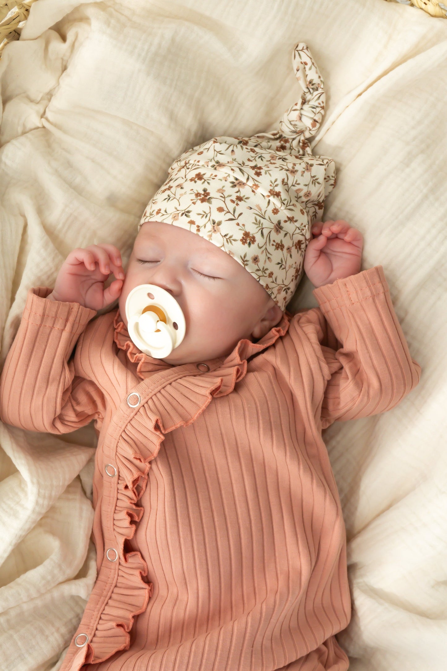 Mutsje Romantische bloemen