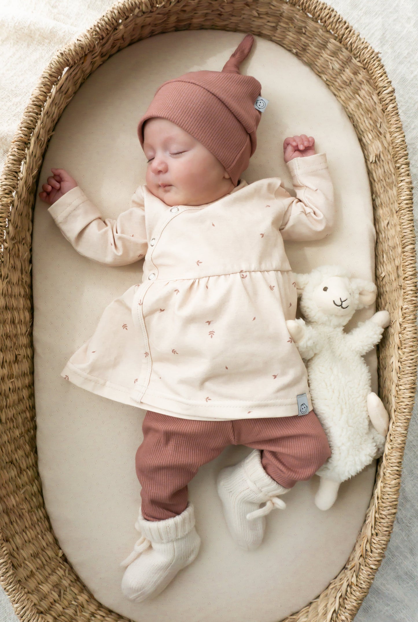 Newborn set Klei roze (rib) broek + muts