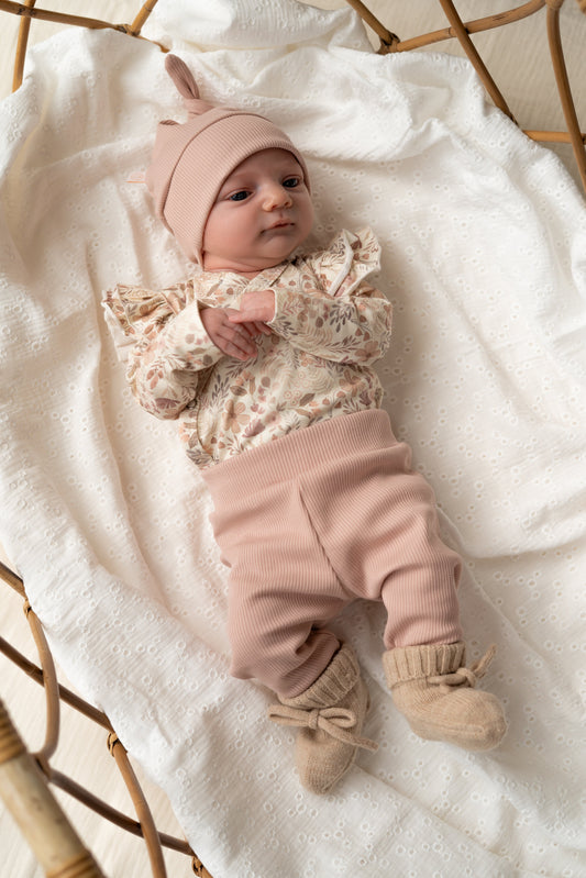 Newborn set Zachtroze (rib) broek + muts