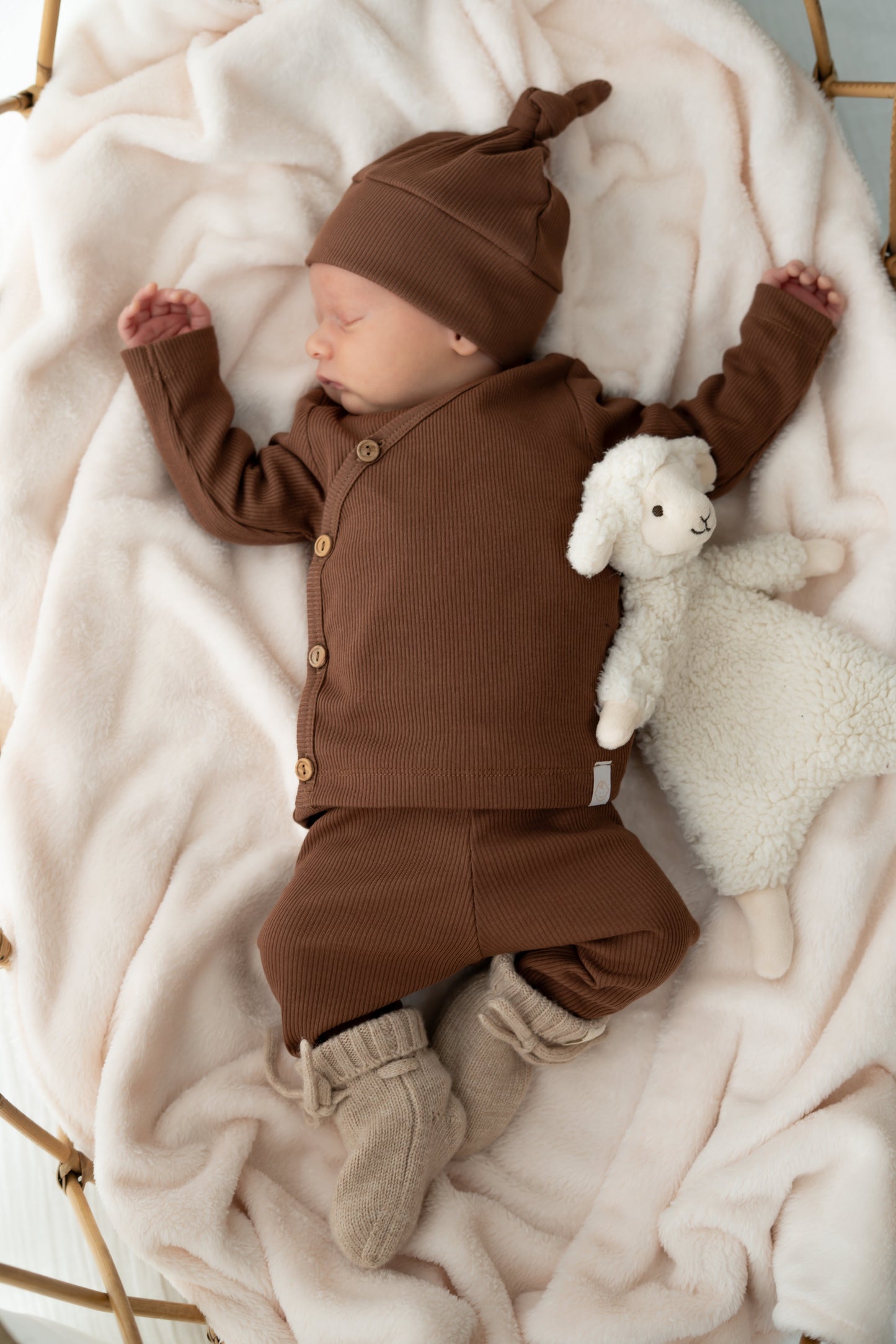 Newborn set Bruin (rib) broek + muts