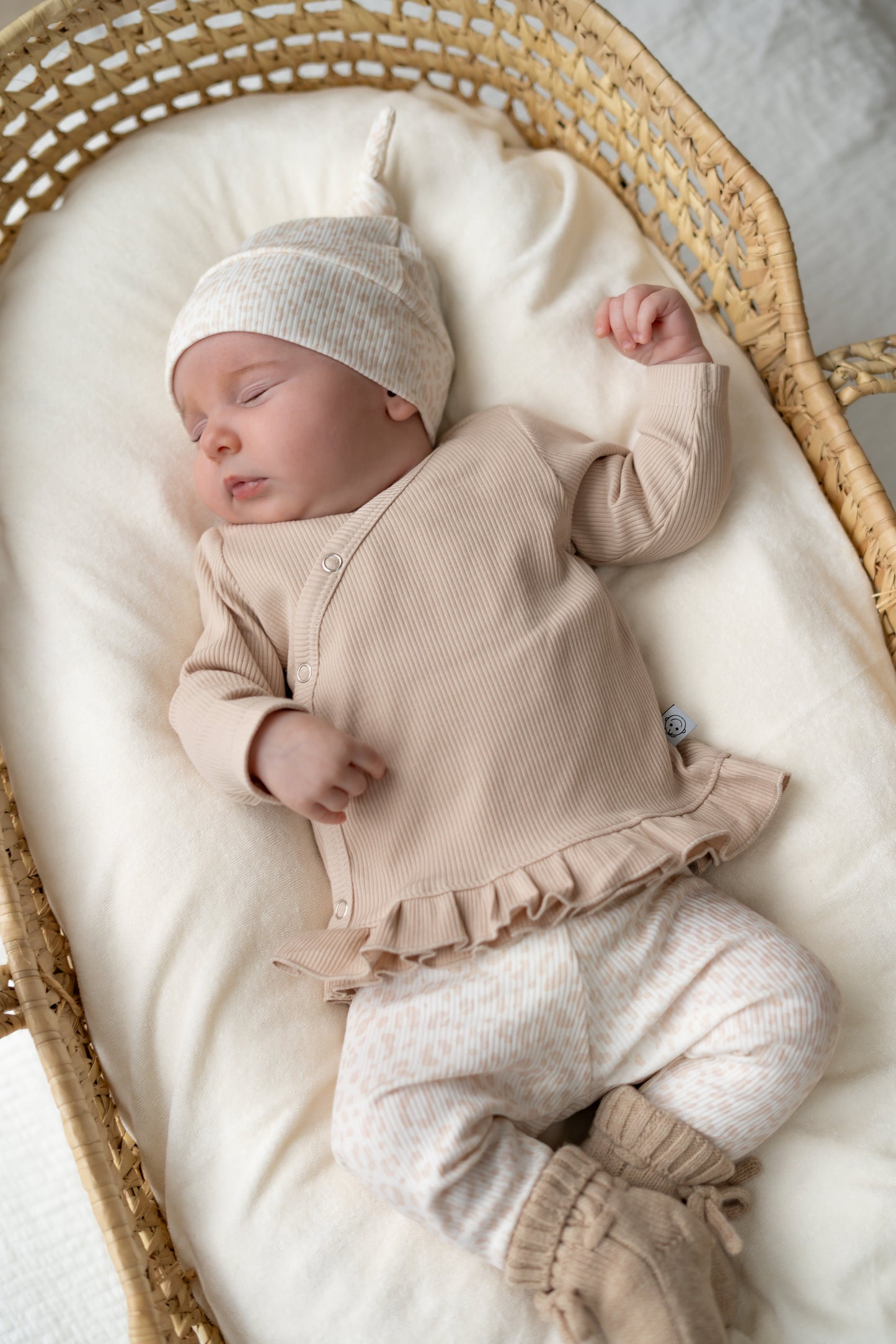 Prematuur overslagshirtje ruffle Beige (rib)