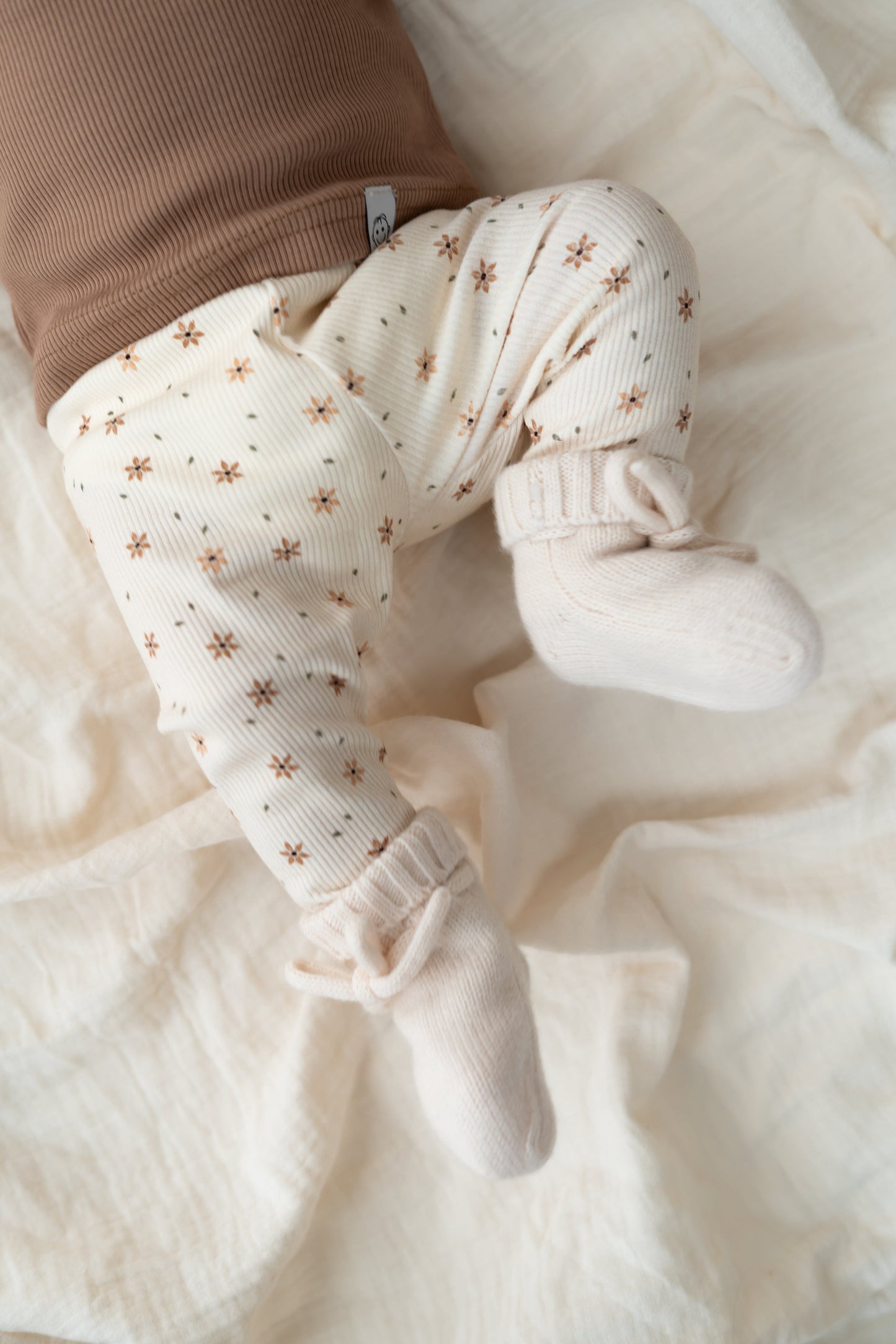 Newborn set Starflowers (rib) broek + muts