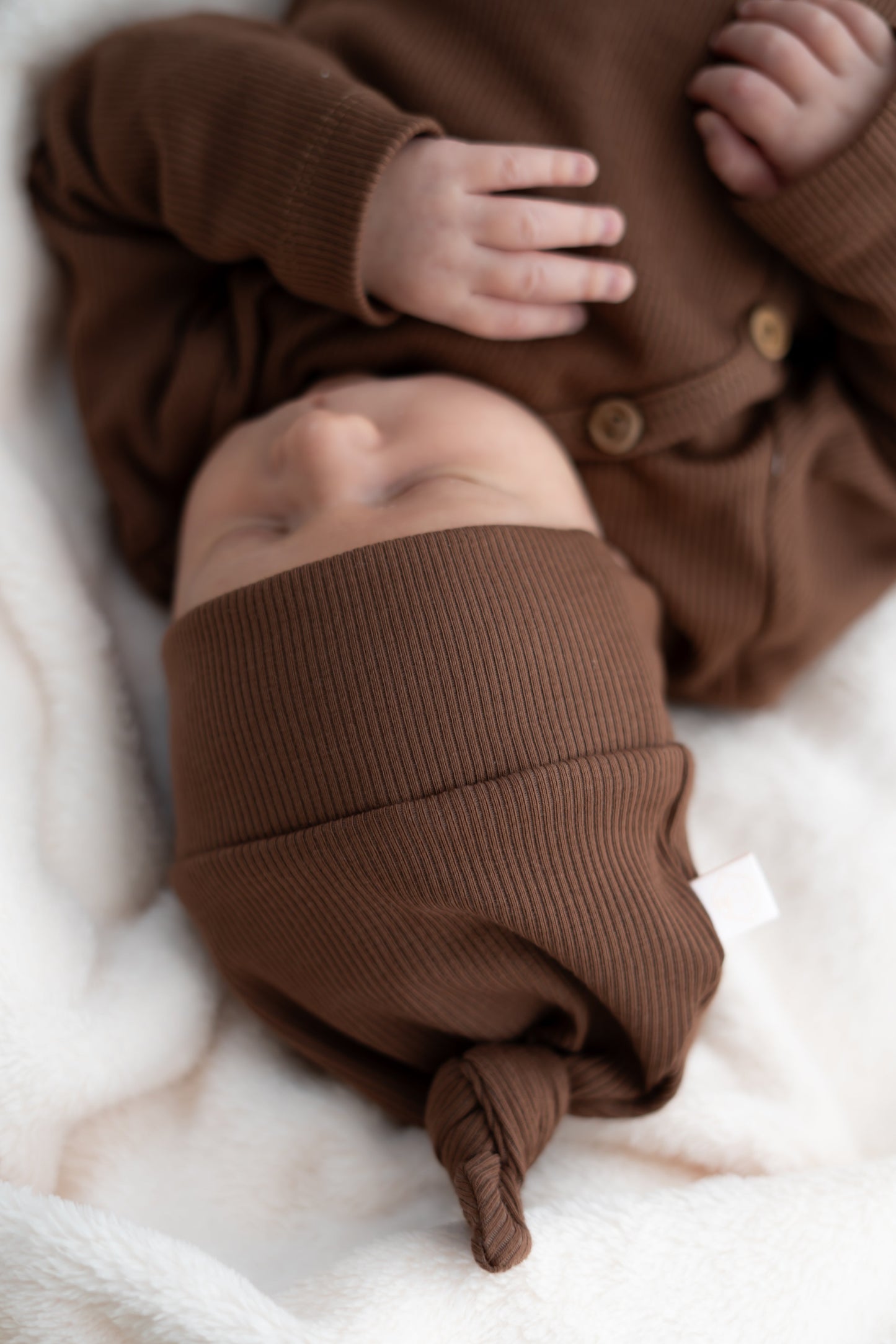 Newborn set Bruin (rib) broek + muts