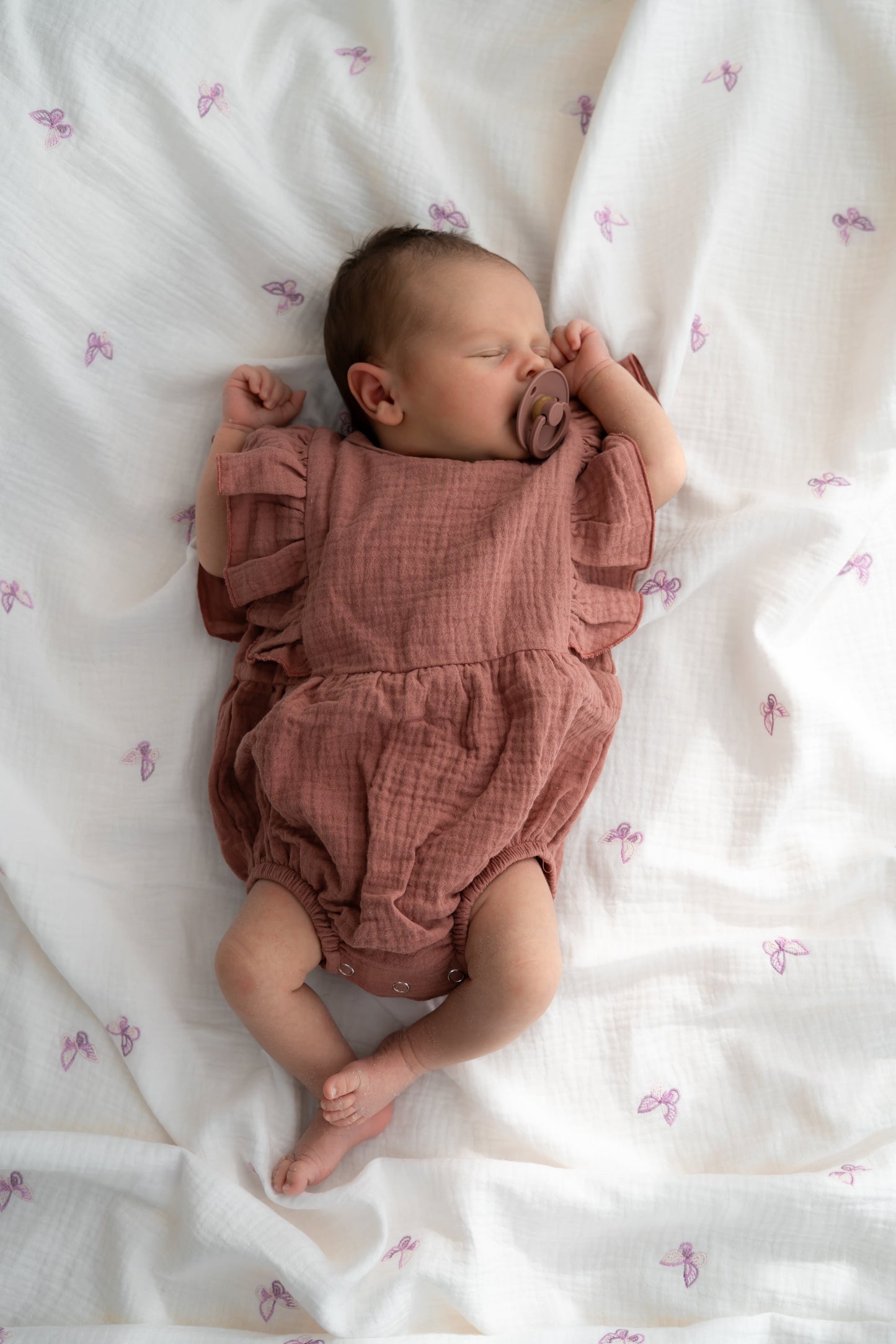 Romper ruffle zomer Klei roze  (hydrofiel)