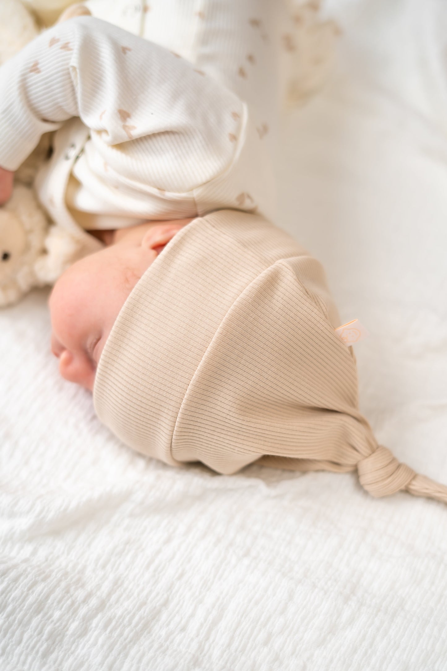 Newborn set Beige (rib) broek + muts