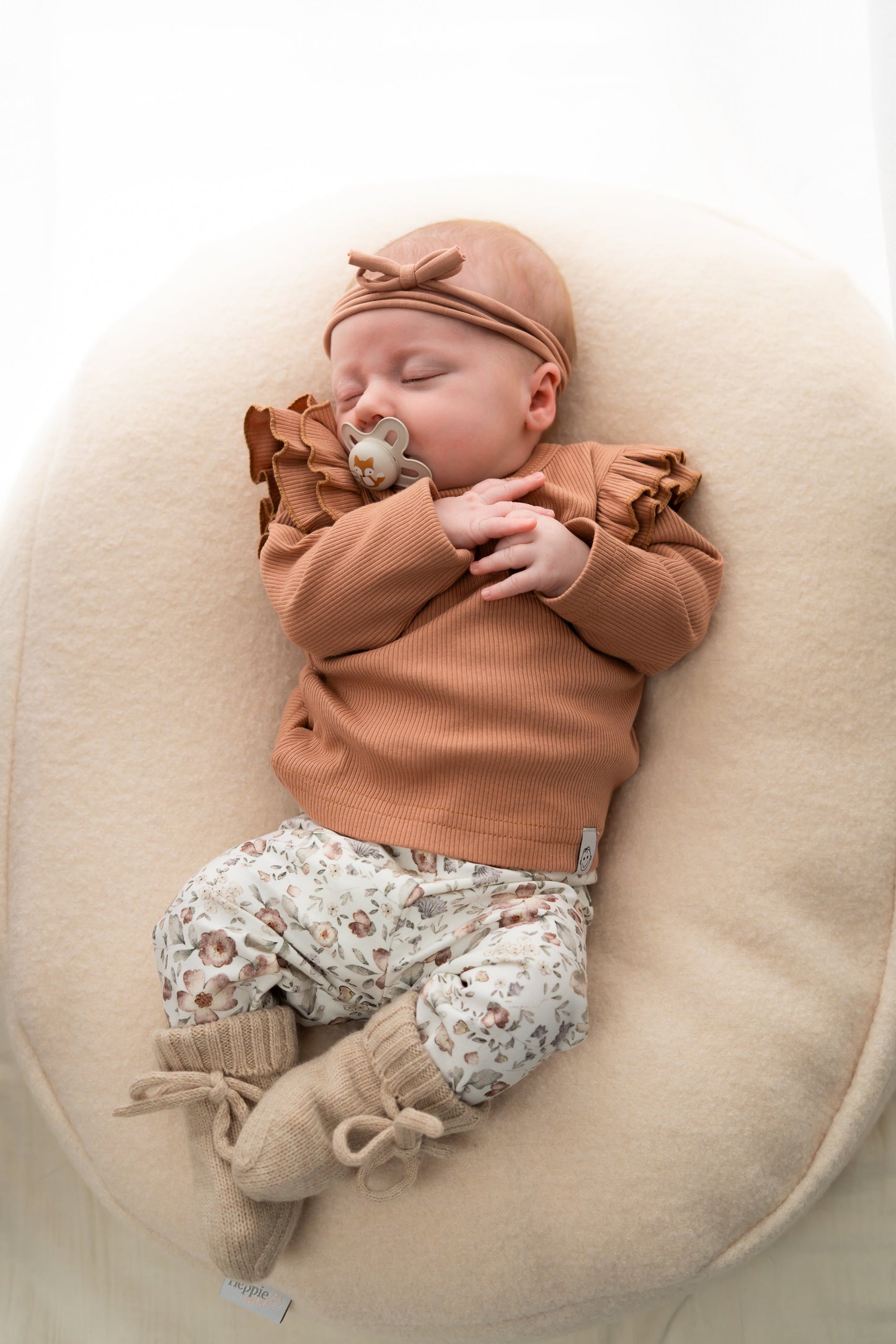 Baby shirt ruffle Perzik (rib)