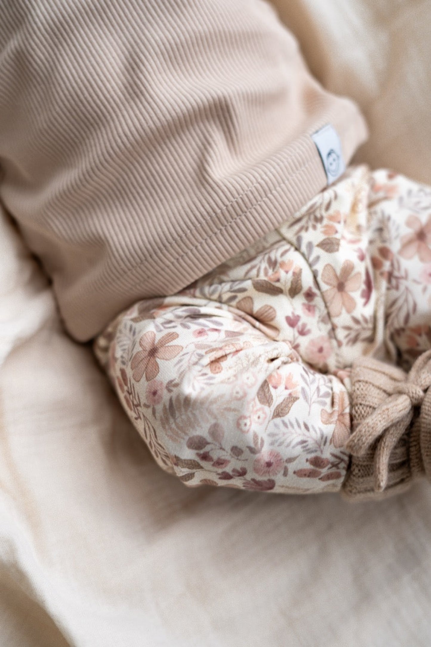 Newborn set Blossom broek + muts