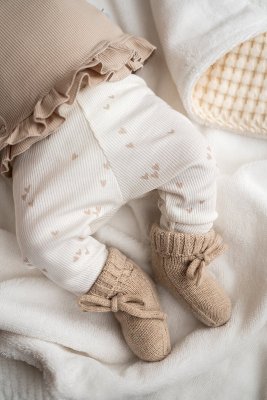 Broekje mini hartjes beige (rib)