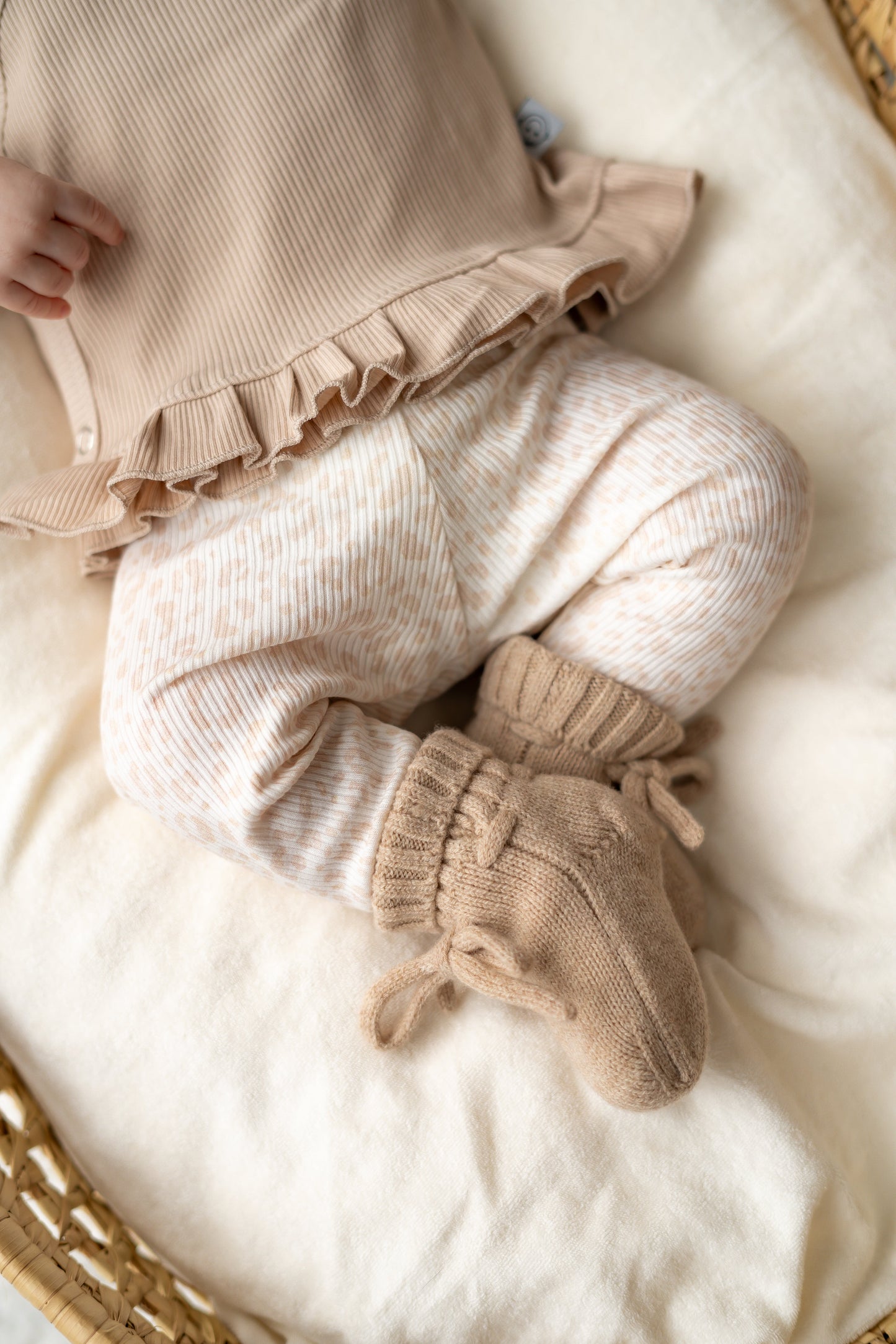 Newborn set Panterprint ecru (rib) broek + muts