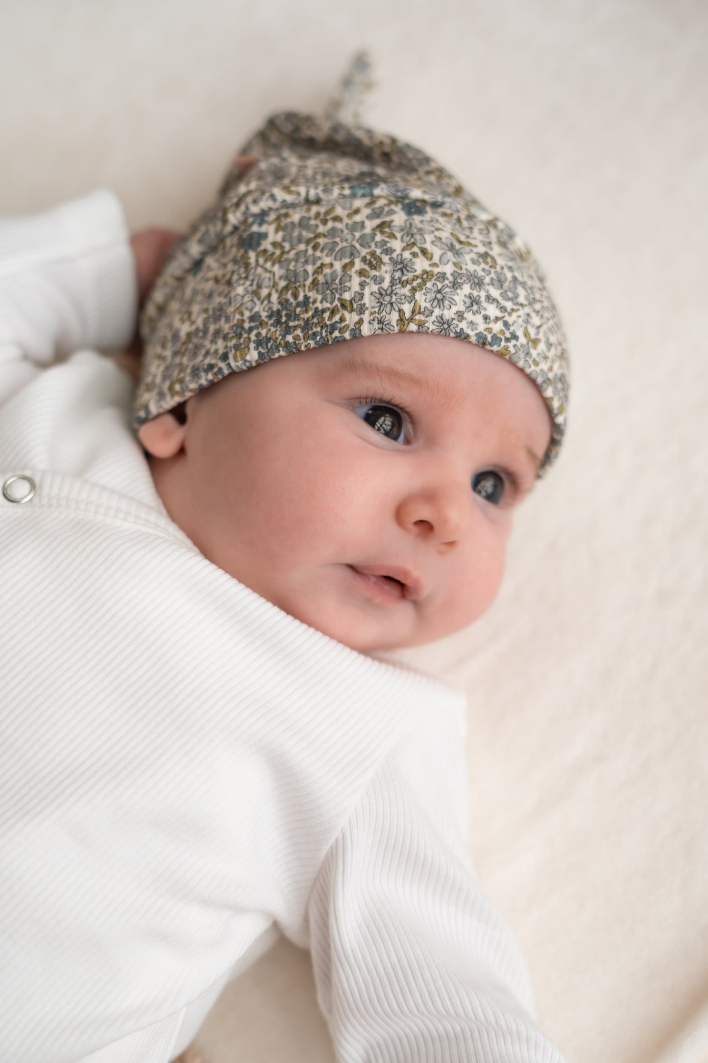 Broekje bloemetjes blauw (rib)