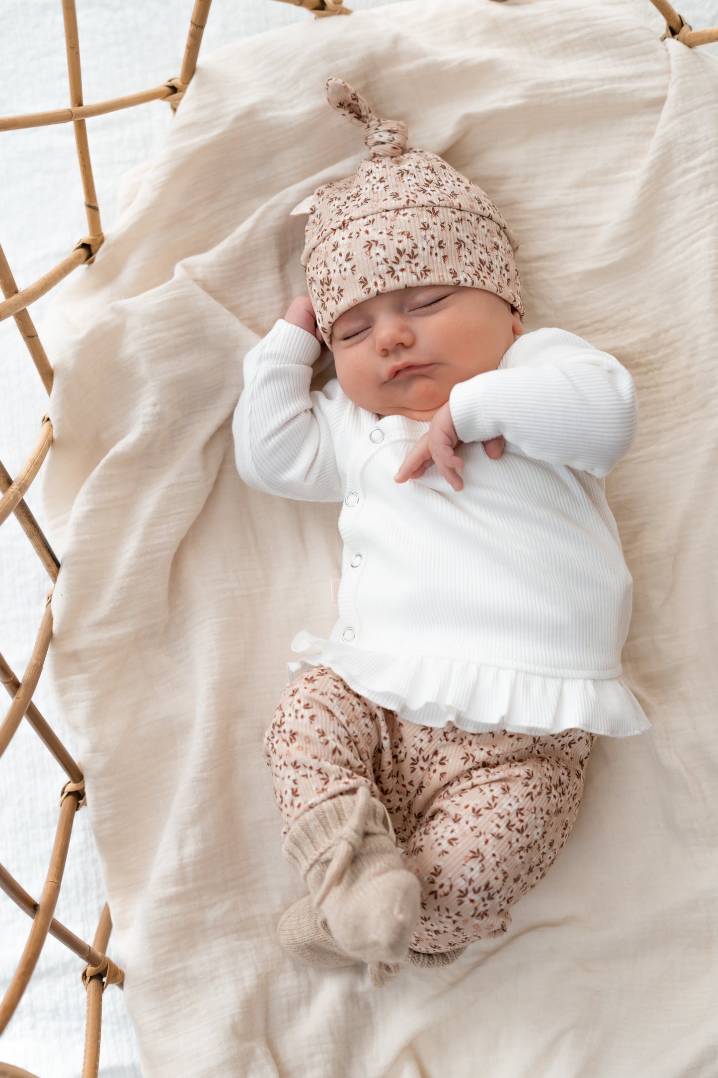 Prematuur broekje Flowerbomb beige (rib)