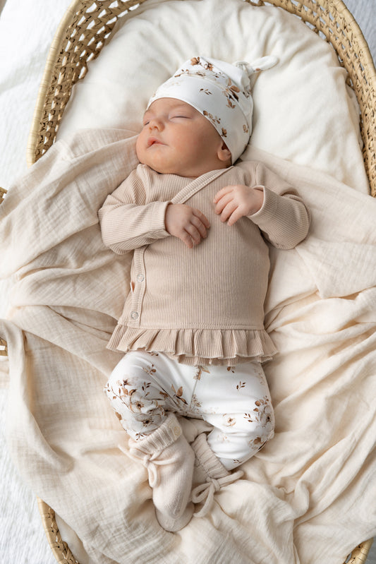 Newborn set Jasmine flowers broek + muts