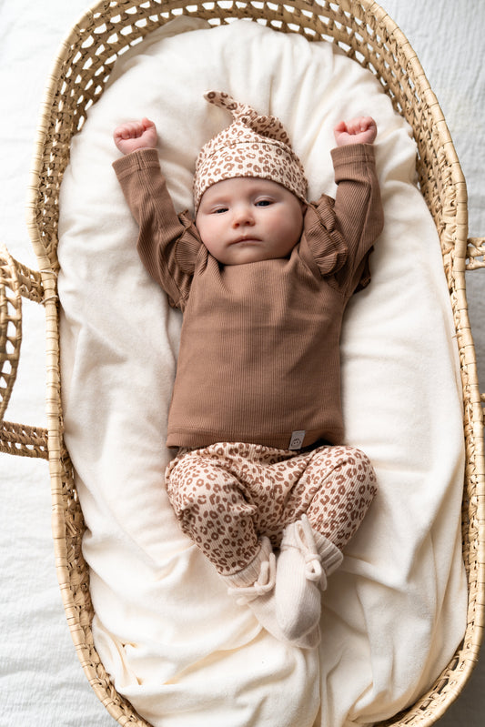 Newborn set Panterprint cacao (rib) broek + muts