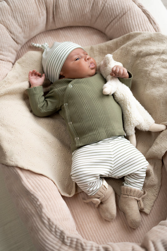 Newborn set Streepjes groen (rib) broek + muts