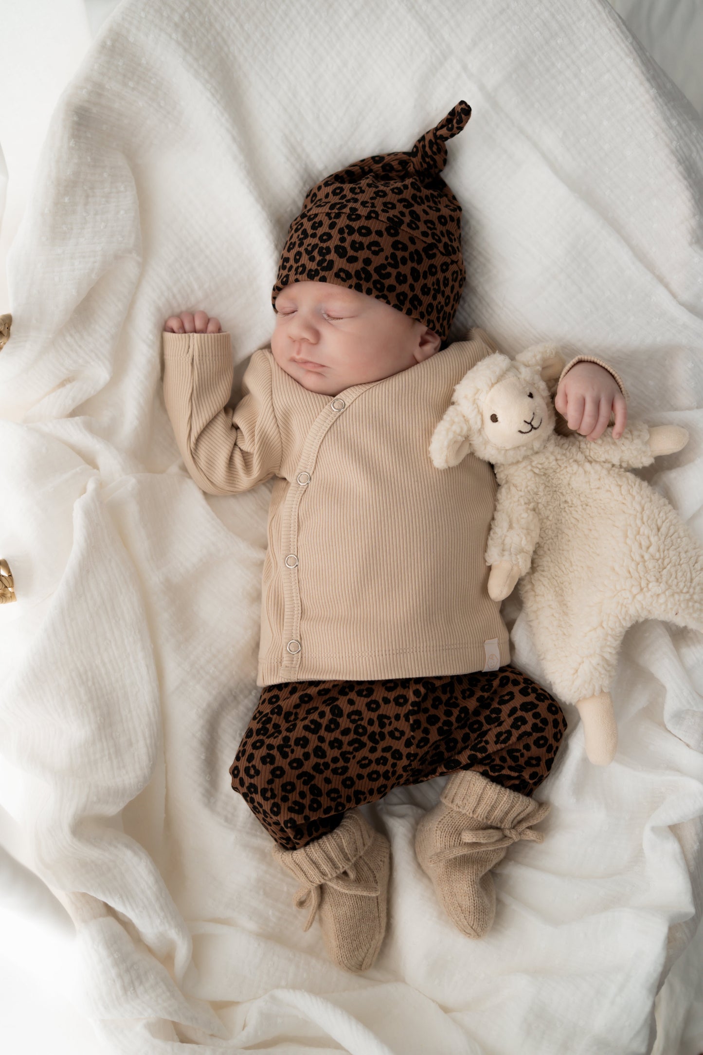 Mutsje panterprint bruin (rib)