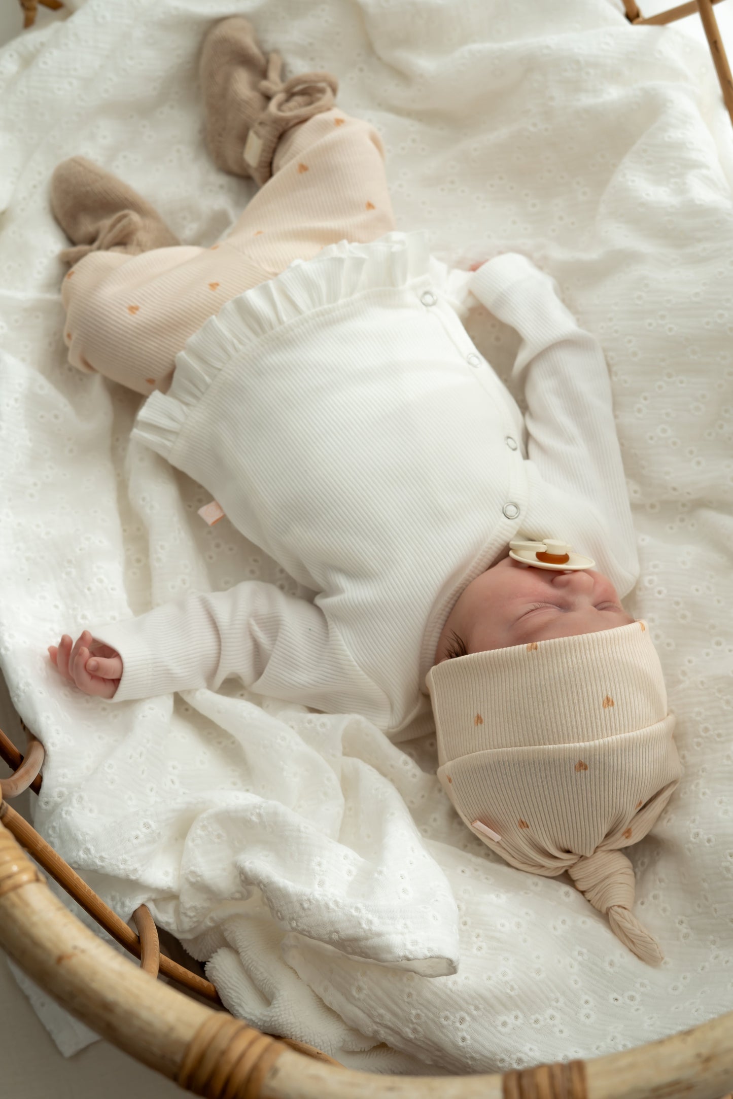 Mutsje mini hartjes Vanille (rib)