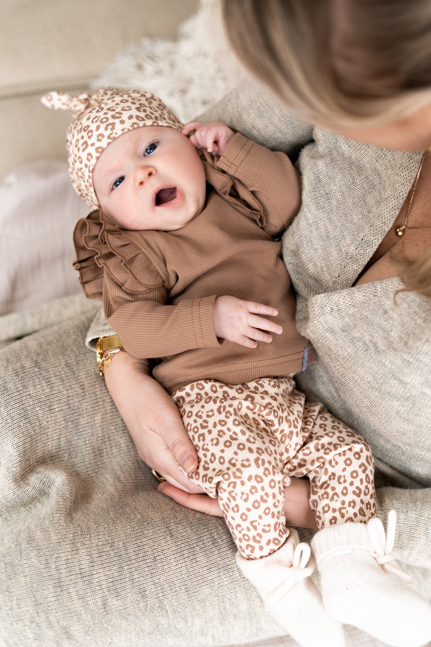 Newborn set Panterprint cacao (rib) broek + muts