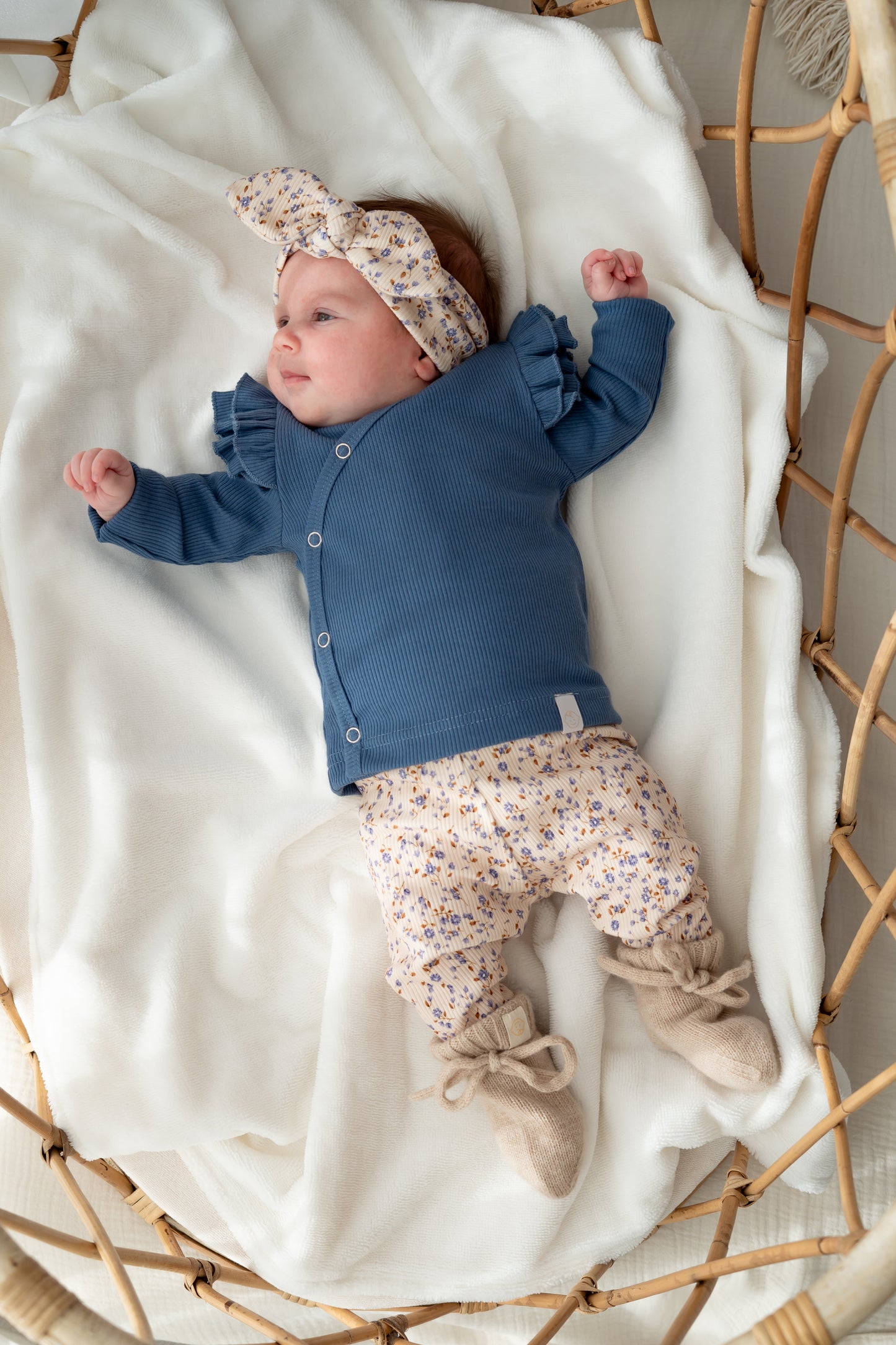 Haarbandje knoop Pastel blauwe mini bloemen (rib)