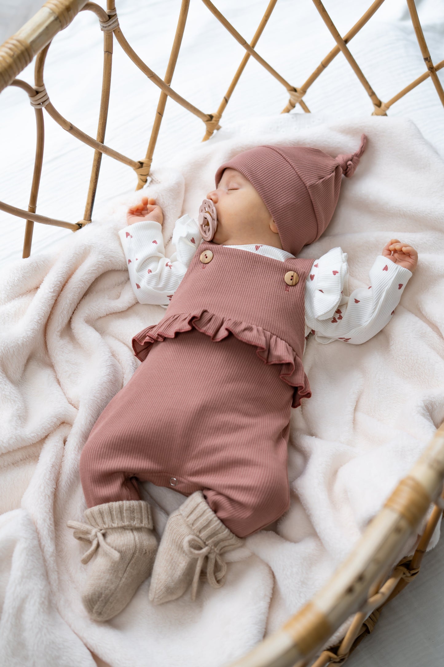 Overslagshirtje dubble ruffle mini hartjes klei roze (rib)