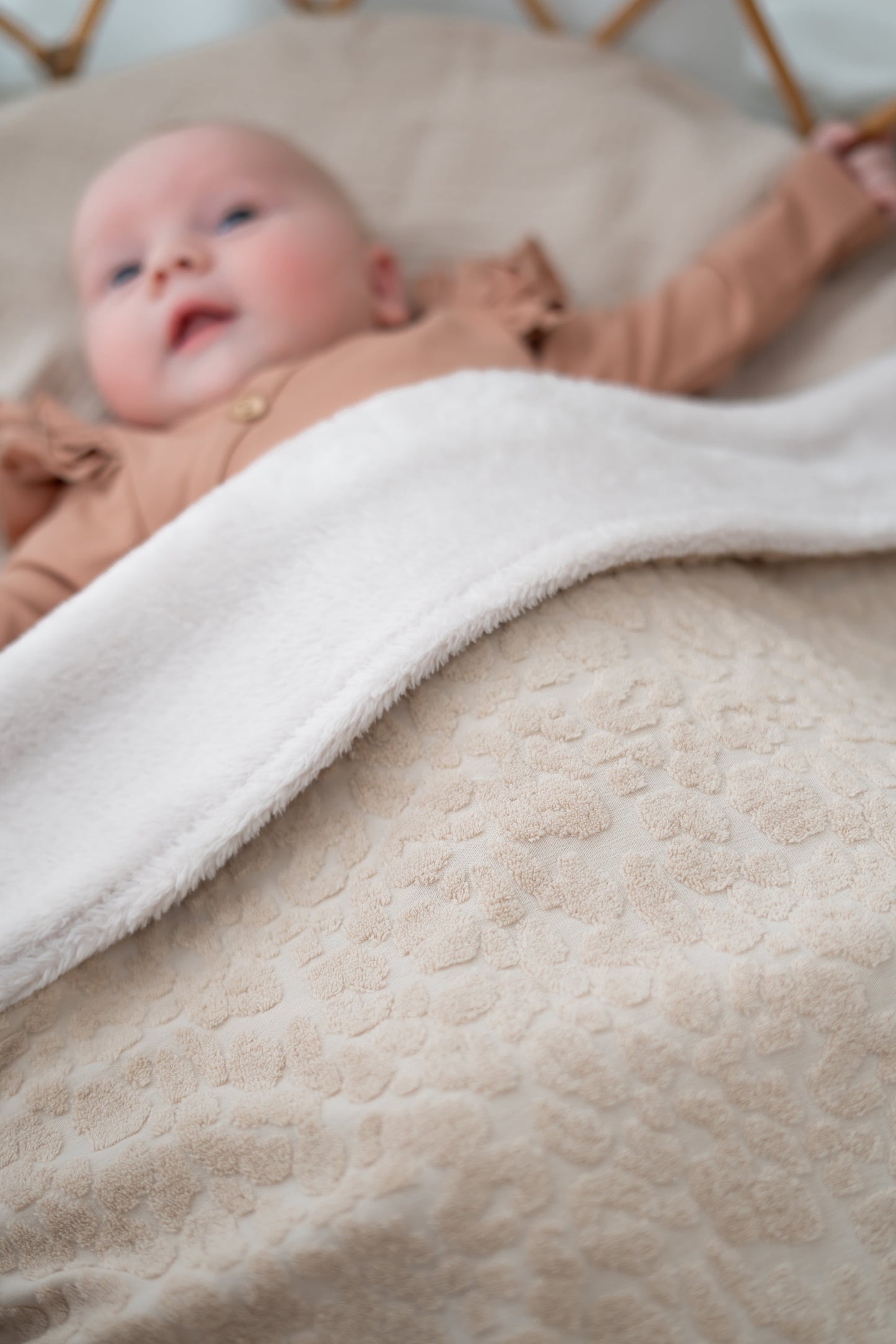 Wiegdeken Panterprint beige (teddy)