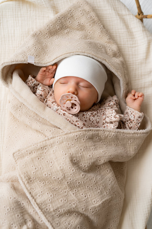 Wikkeldoek Embroidery Beige (bamboe)