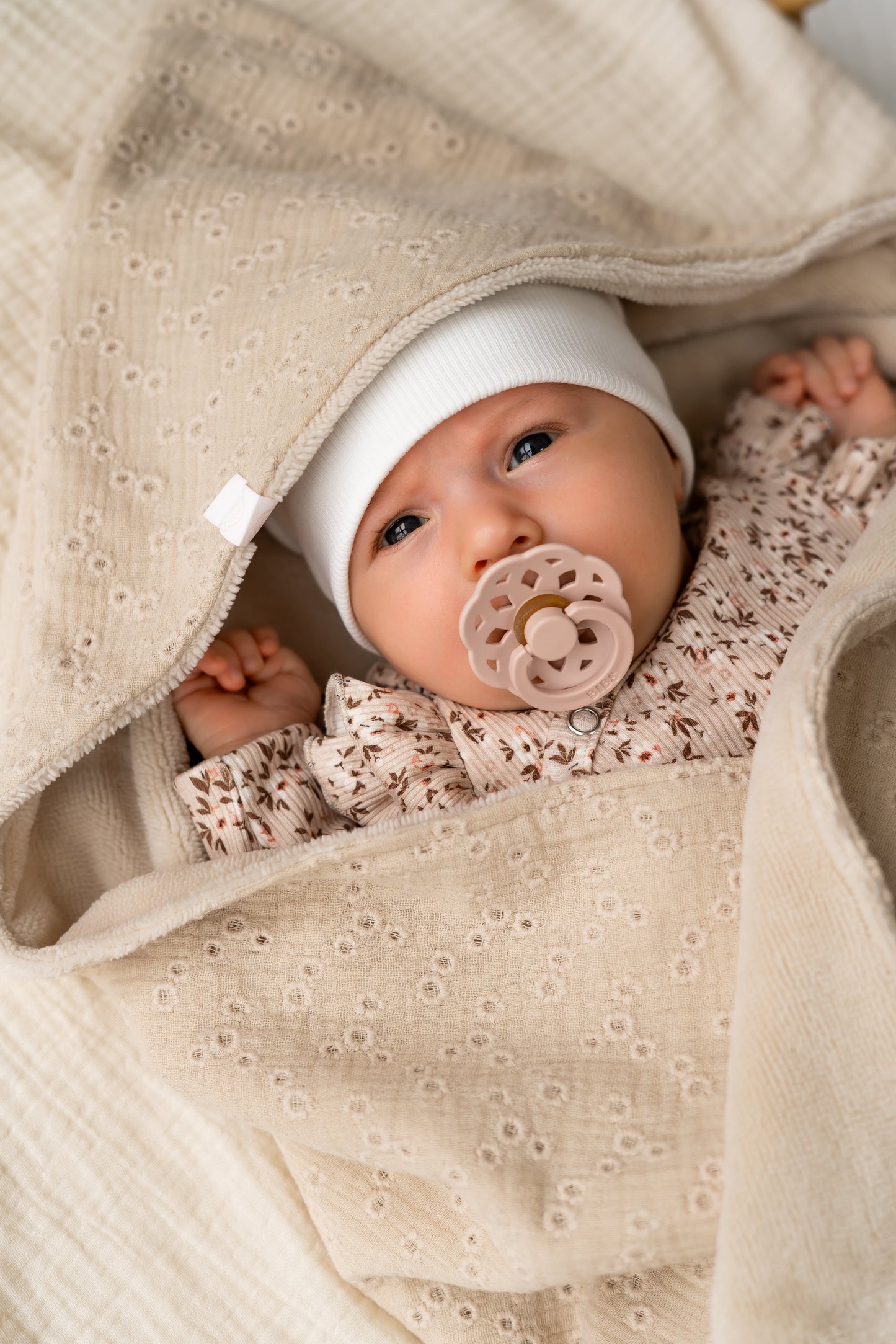 Wikkeldoek Embroidery Beige (bamboe)