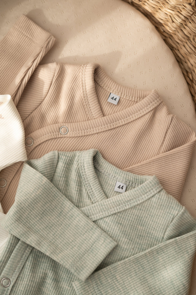 Lief, zacht en comfortabel: handgemaakte prematuur kleding voor baby’s in maat 44.