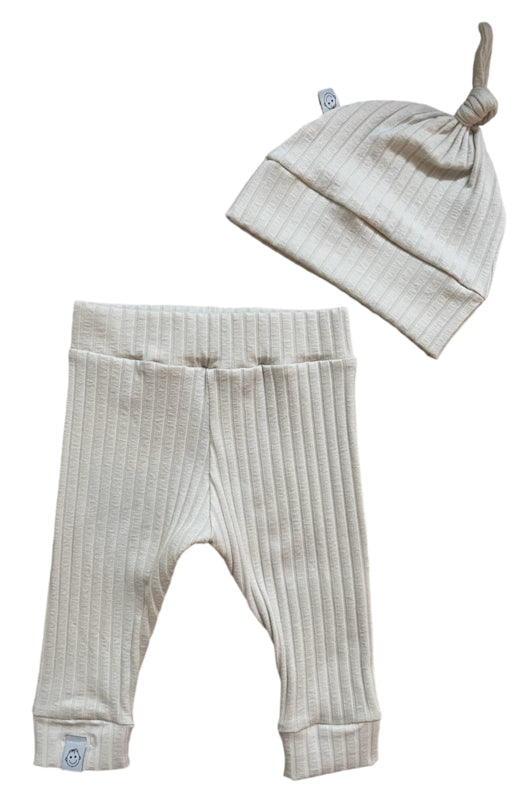 Newborn set (broekje + mutsje) Zand (brede rib)