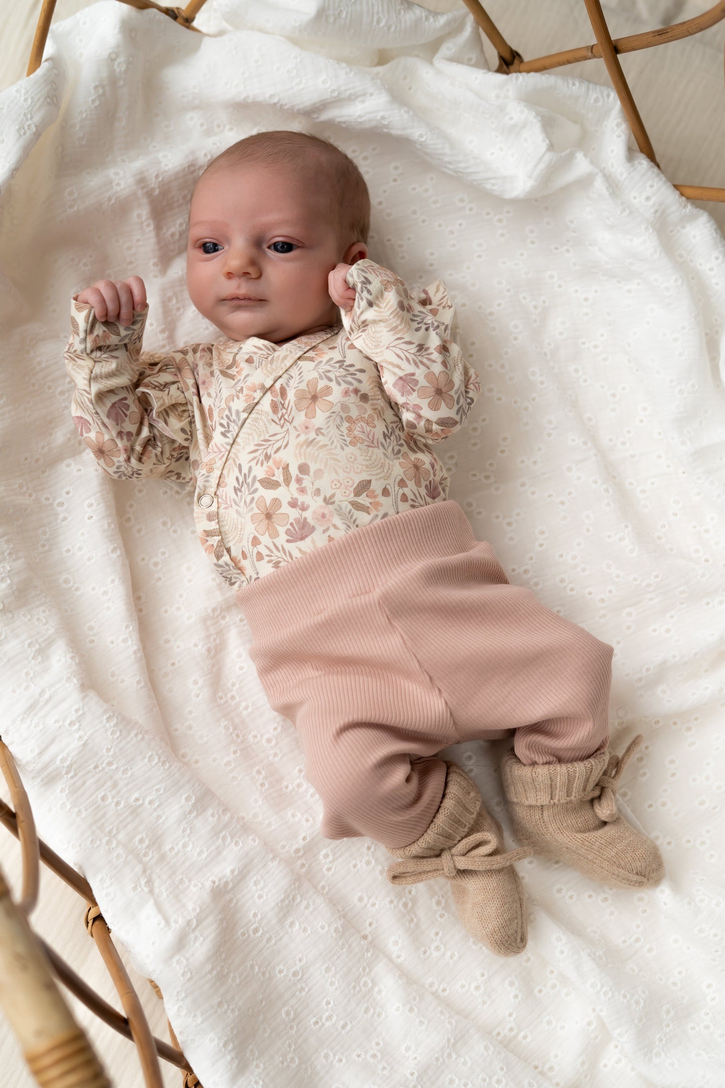 Newborn set Zachtroze (rib) broek + muts