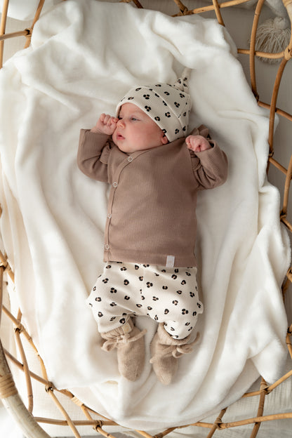 Newborn set Panterprint zand (rib)