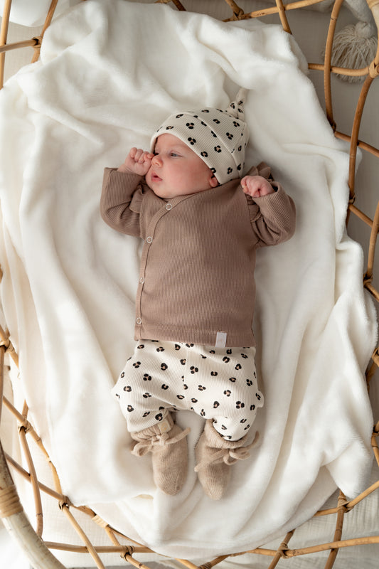 Newborn set Panterprint zand (rib)