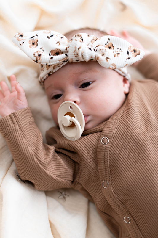 Haarbandje knoop bruine bloem (rib)