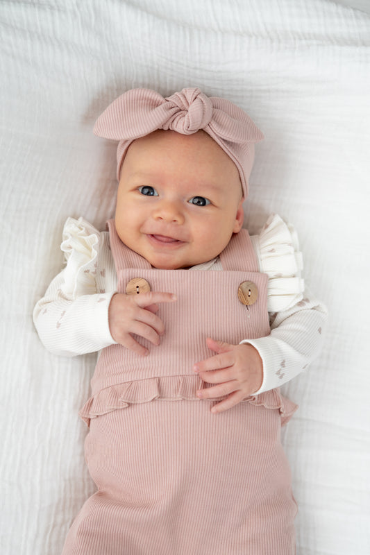 Tuinbroekje ruffle Zachtroze (rib)