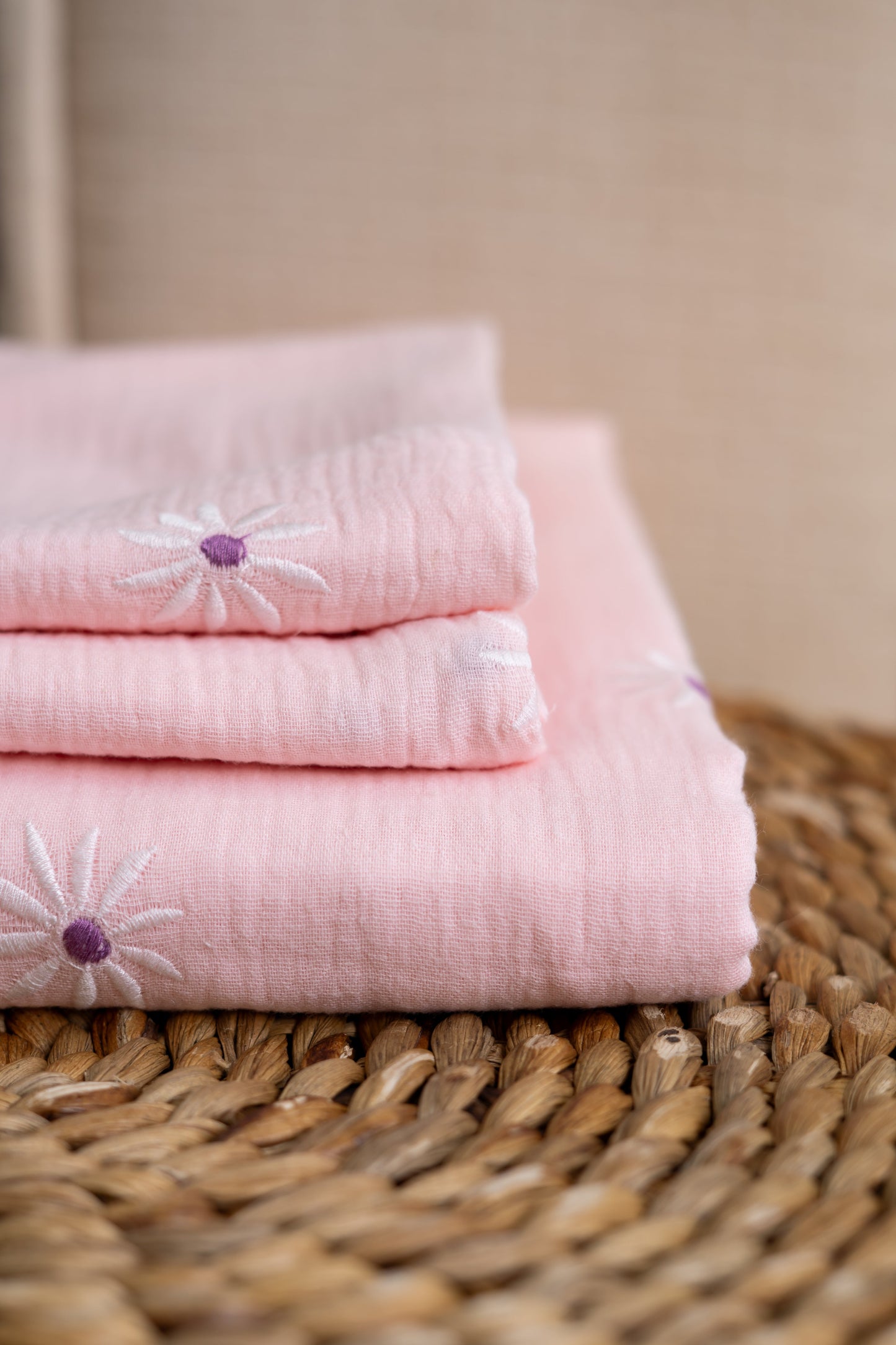 Hydrofiele doek Embroidery madelief roze
