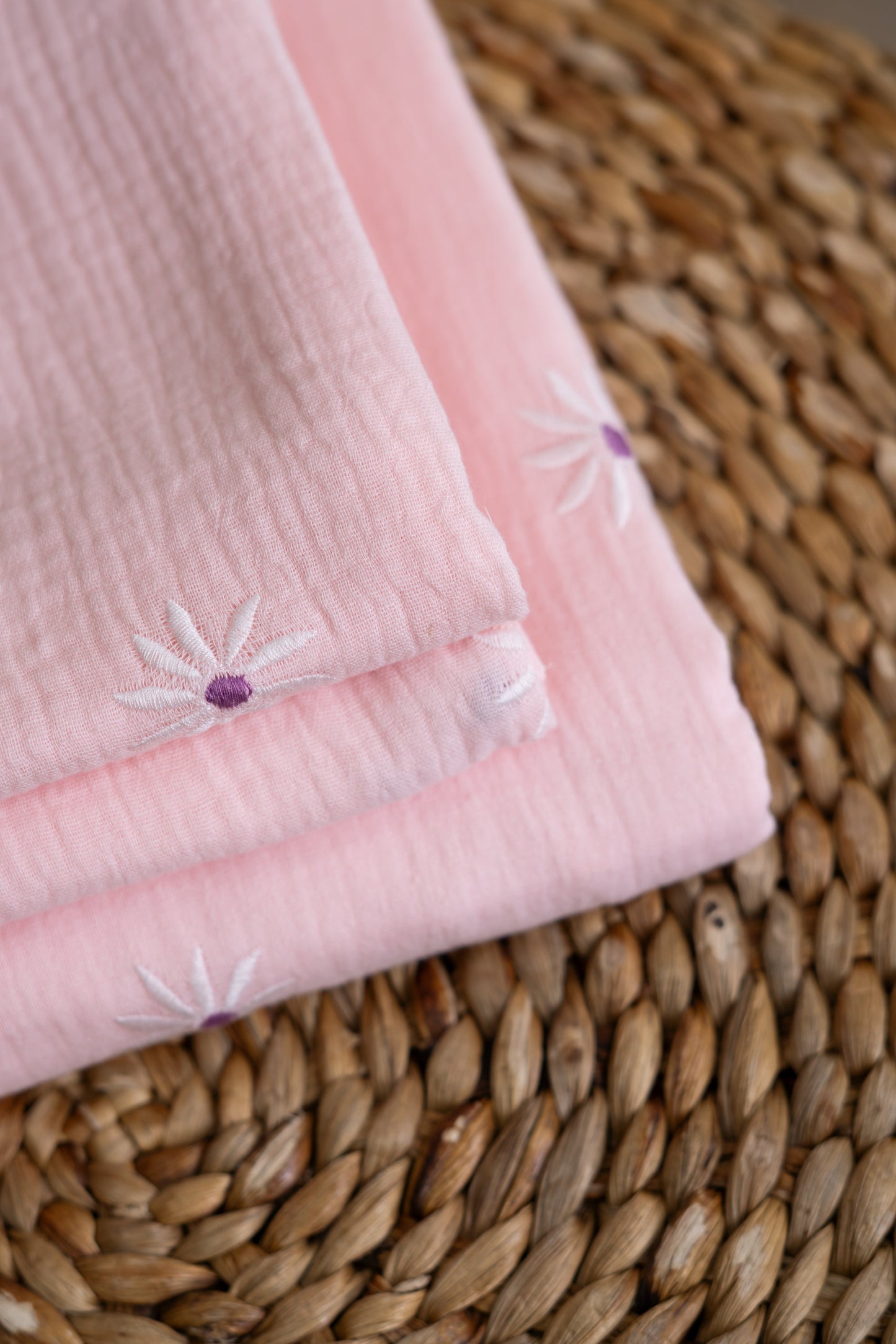 Hydrofiele doek Embroidery madelief roze