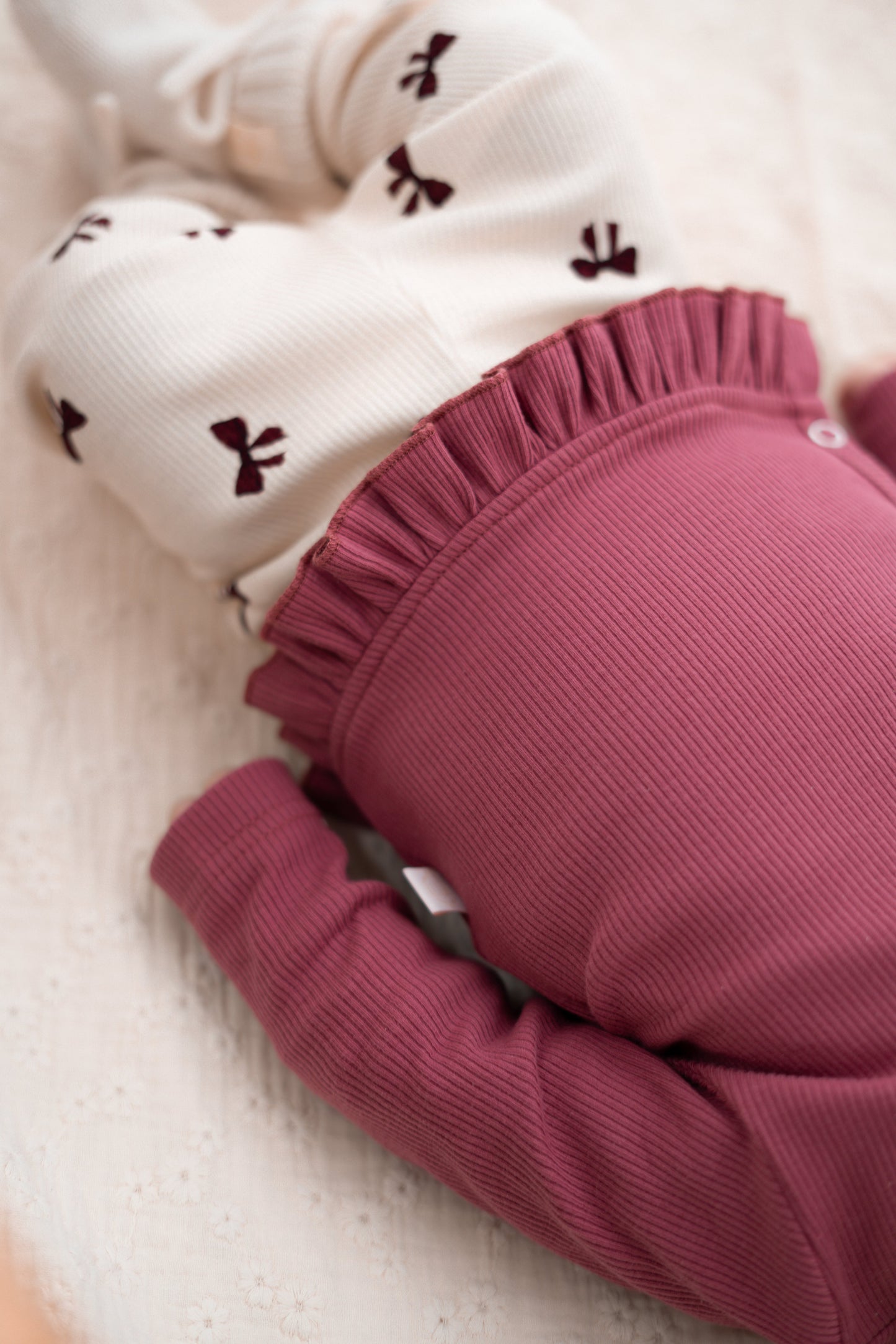 Overslagshirtje ruffle Framboos (rib)