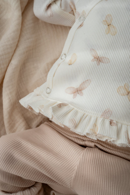 Overslagshirtje ruffle Vlinders beige (rib)
