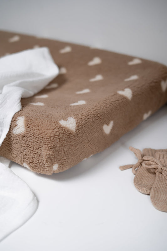 Aankleedkussenhoes Hartjes Taupe (teddy)