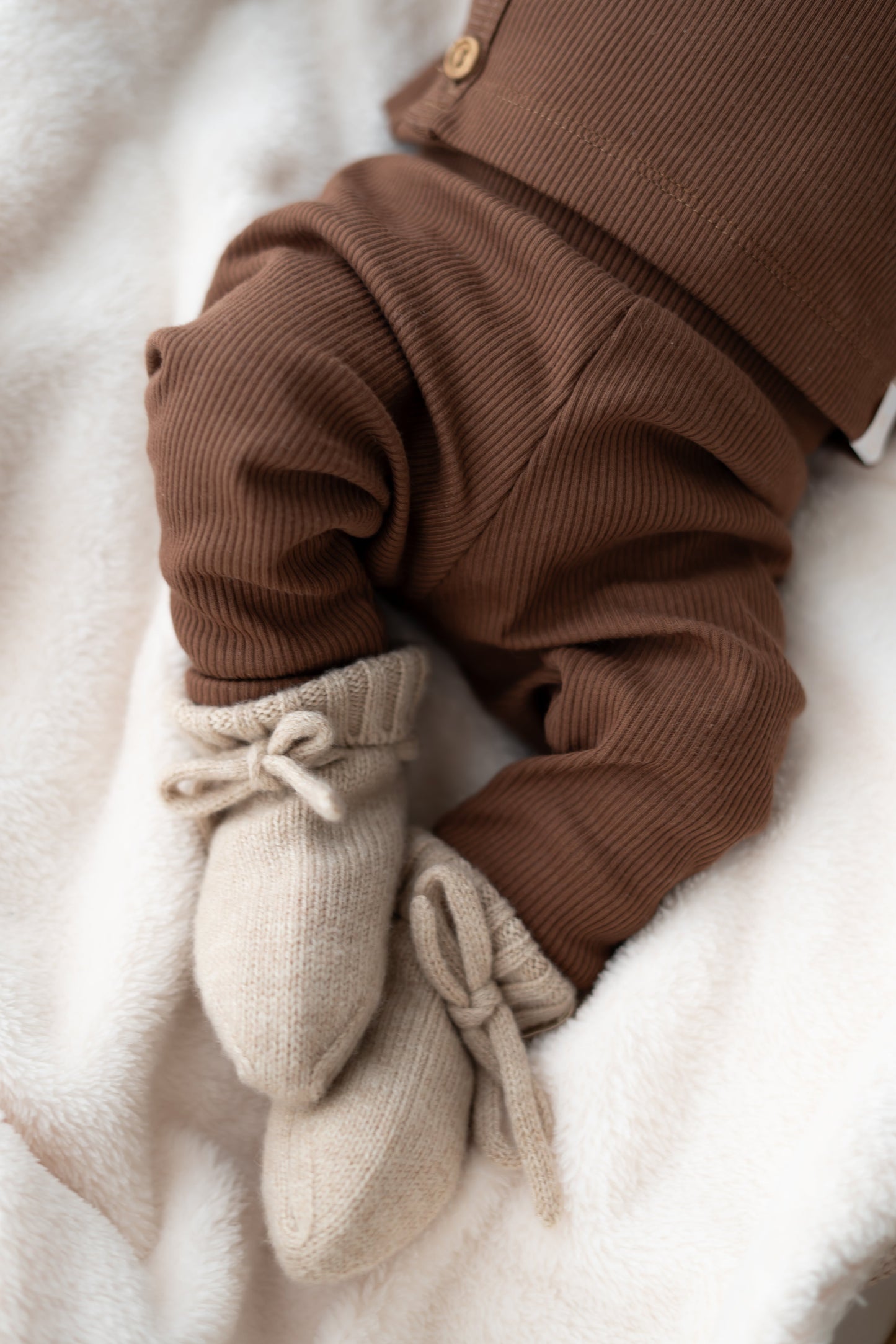 Newborn set Bruin (rib) broek + muts
